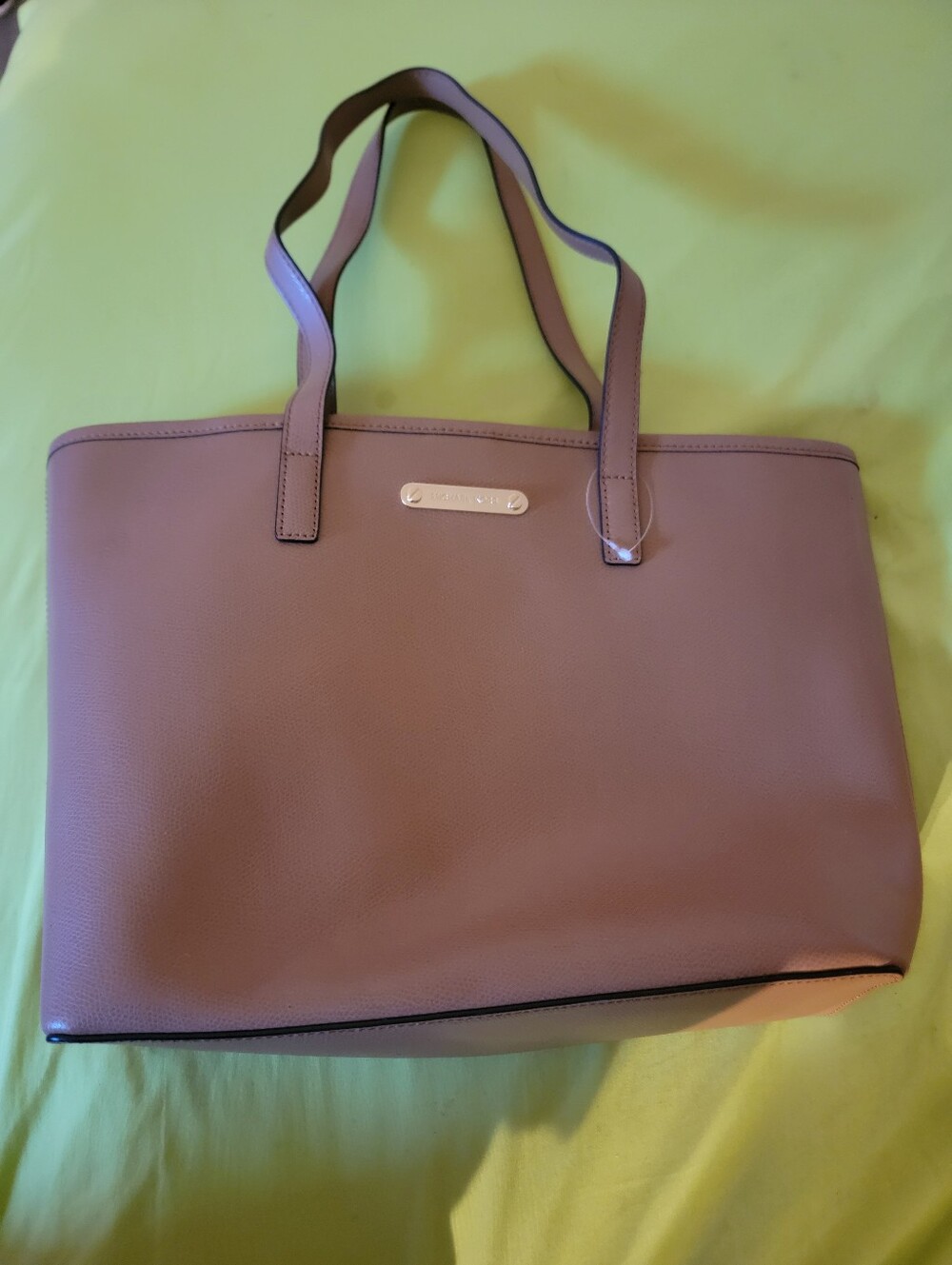 Michael Kors Cognac Leather Tote with Gold Hardware 4 open Pockets 1 Lg Zipper